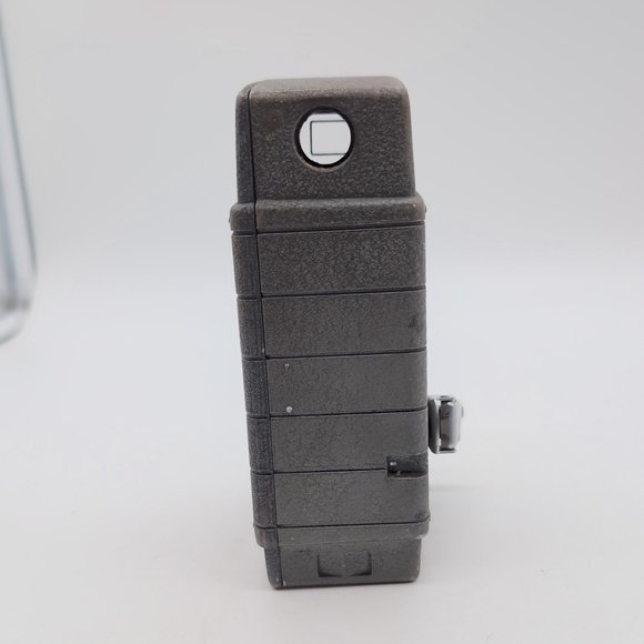 Bell & Howell Two Twenty Vintage 1950s Movie Camera Wind Up Runs - Picture 4 of 8